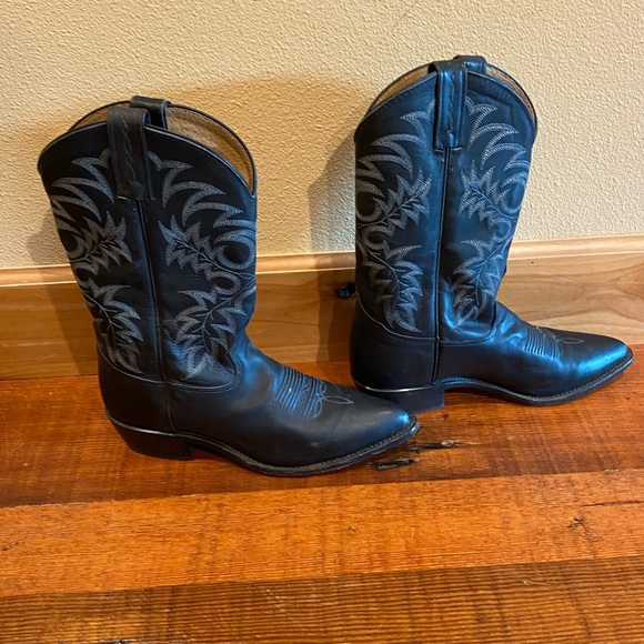 Men’s TONY LAMA WESTERN BOOTS, black stallion leather, 7920, size 9-1/2 D - Picture 3 of 12
